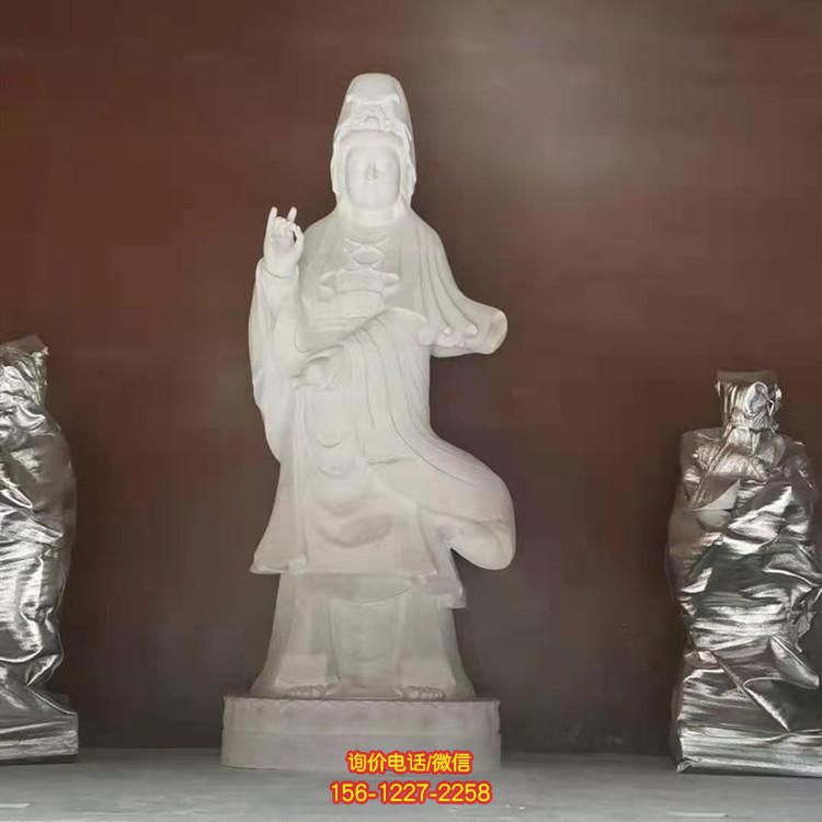 景區(qū)寺院觀音雕塑，美化環(huán)境帶來良好體驗(yàn)